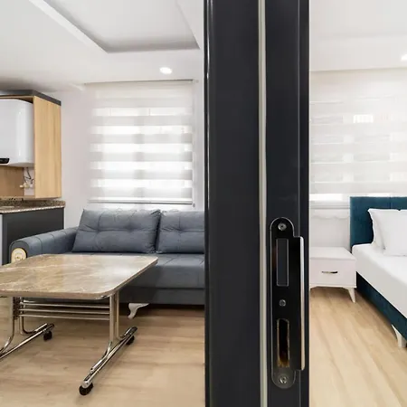 Charming Flat Near Beach In Muratpasa * אנטליה